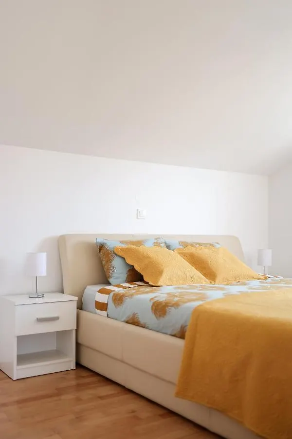 Chill 4 Real Sea View Mandre Apartment