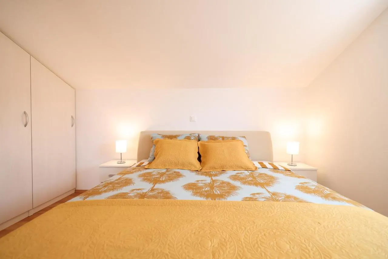 Chill 4 Real Sea View Mandre Apartment