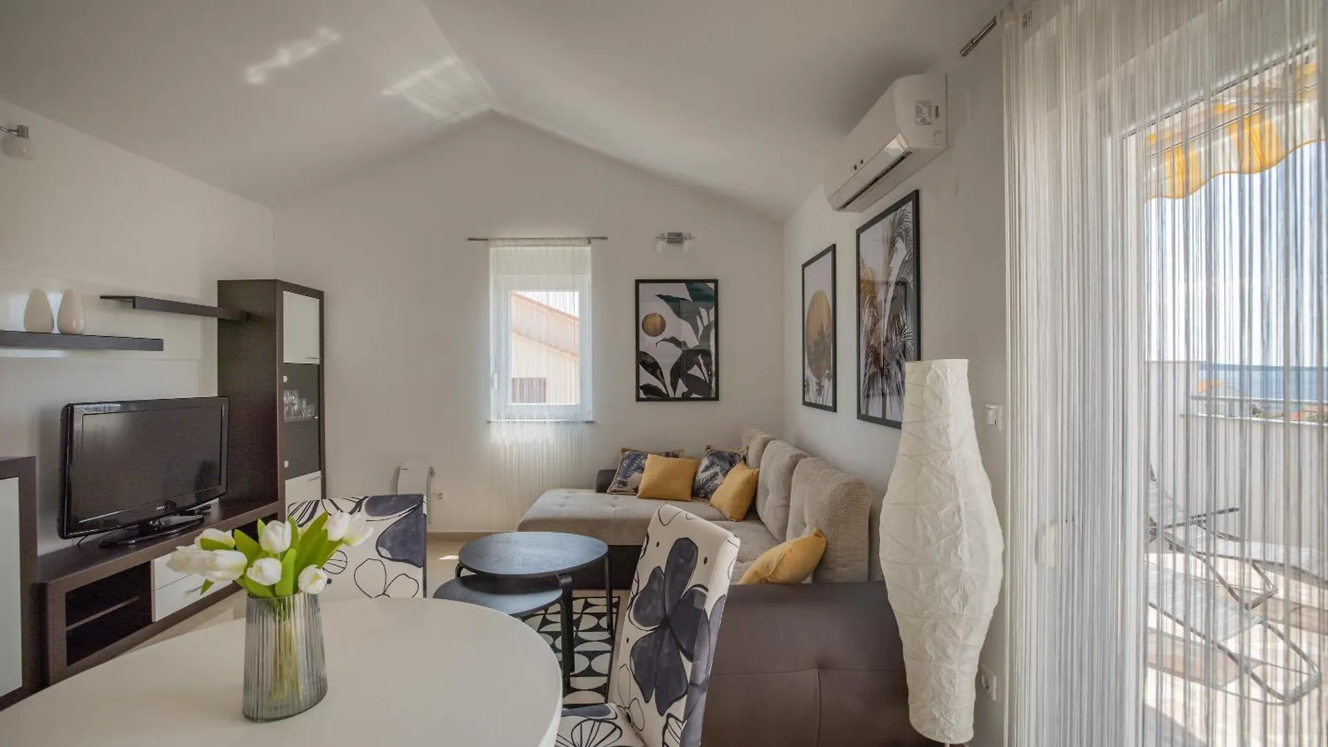 Chill 4 Real Sea View Mandre Apartment 0*,  Croatia